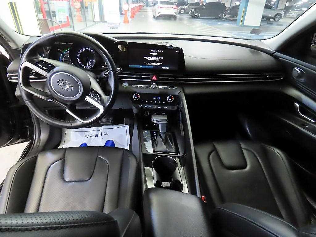 HYUNDAI Avante - Vista 10