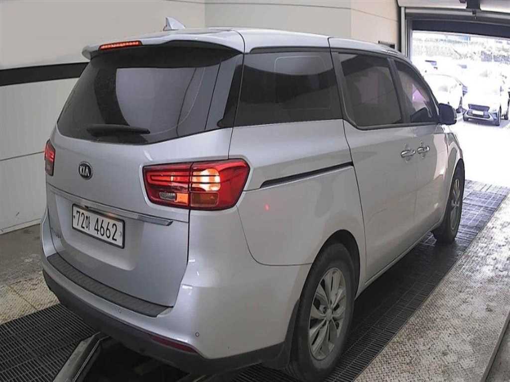 KIA Carnival - Vista 3