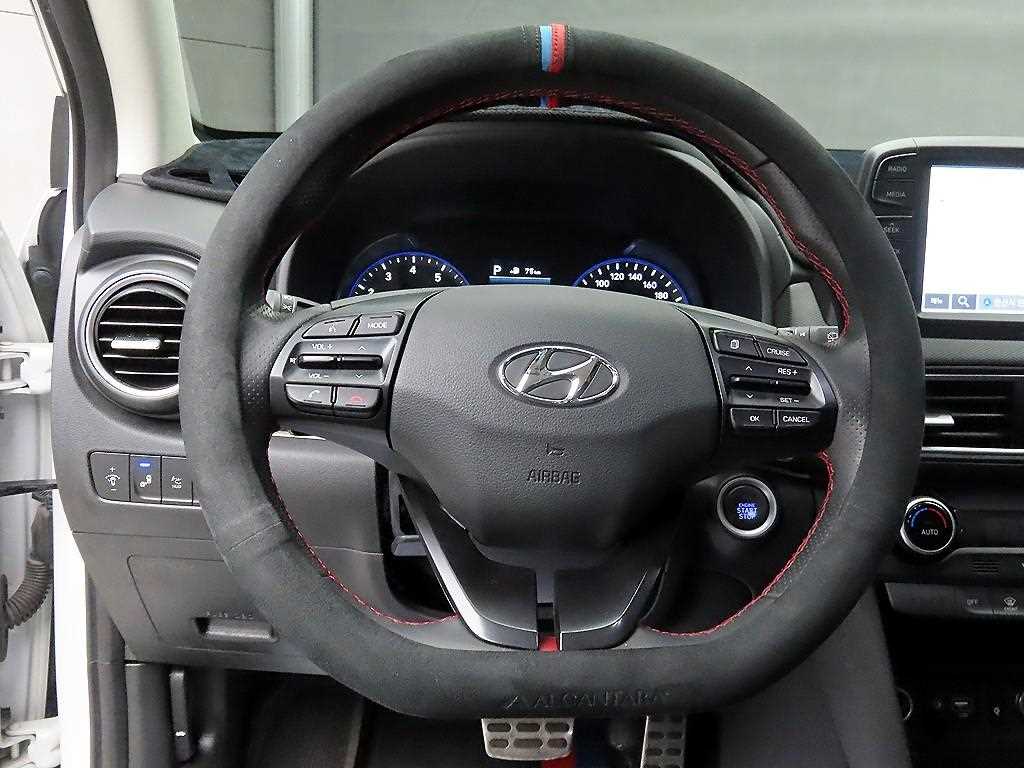HYUNDAI Kona - Vista 9
