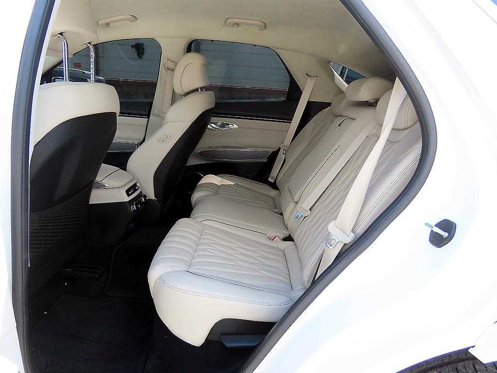 Genesis GV70 - Vista 6