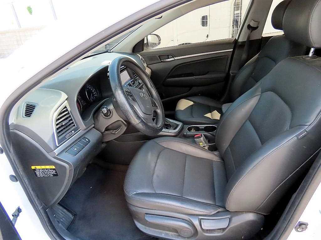 HYUNDAI Avante - Vista 5
