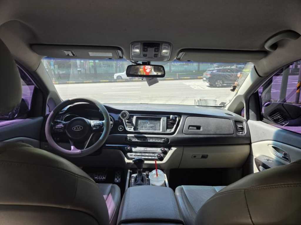 KIA Carnival - Vista 5