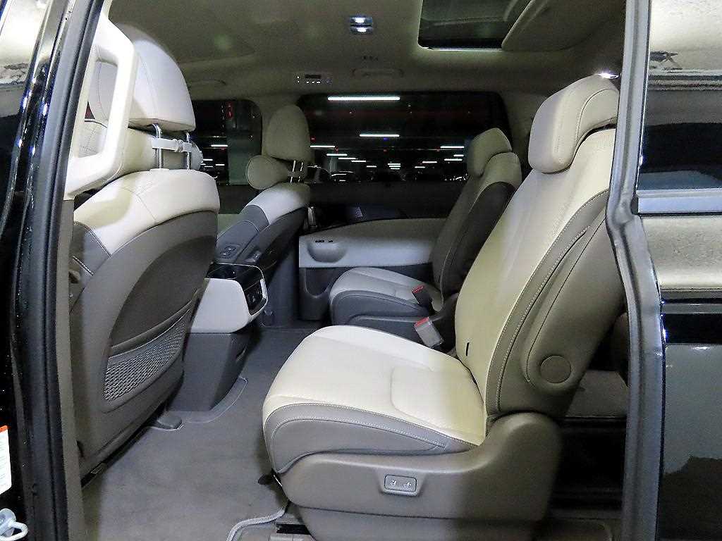 KIA Carnival - Vista 7