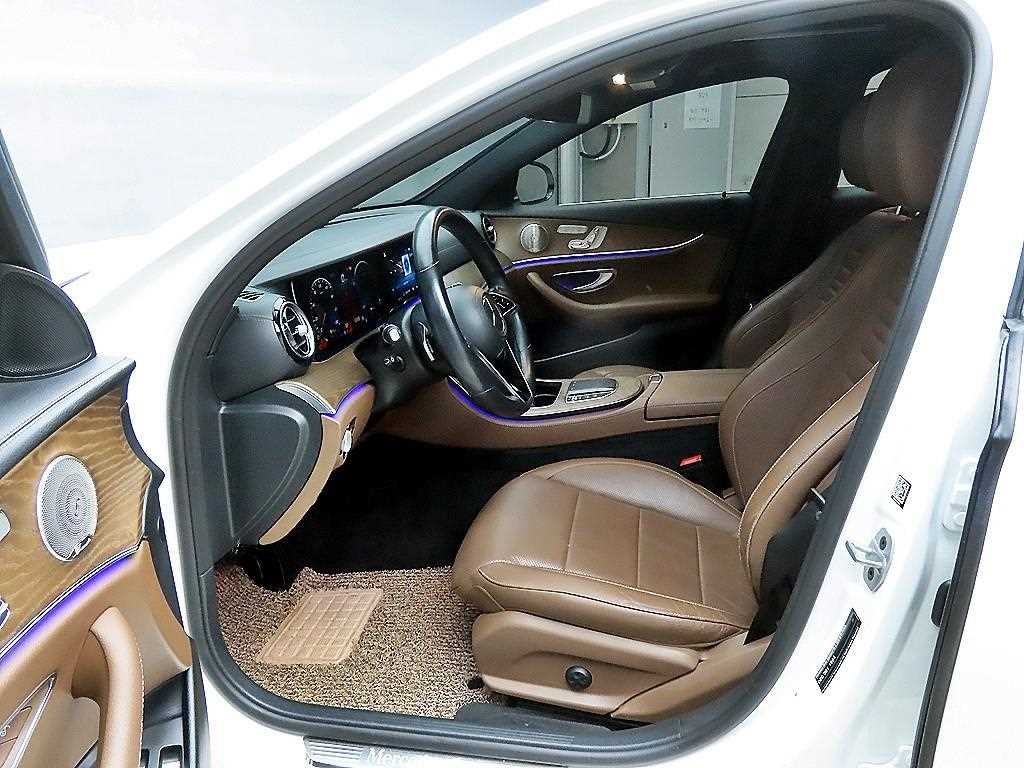 Mercedes Benz E class - Vista 5