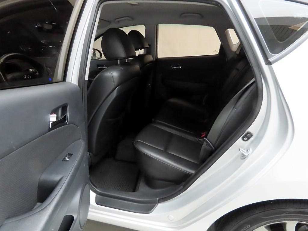HYUNDAI i30 2011 Plateado - Importación desde Corea - HF Imports Iquique - Foto 15