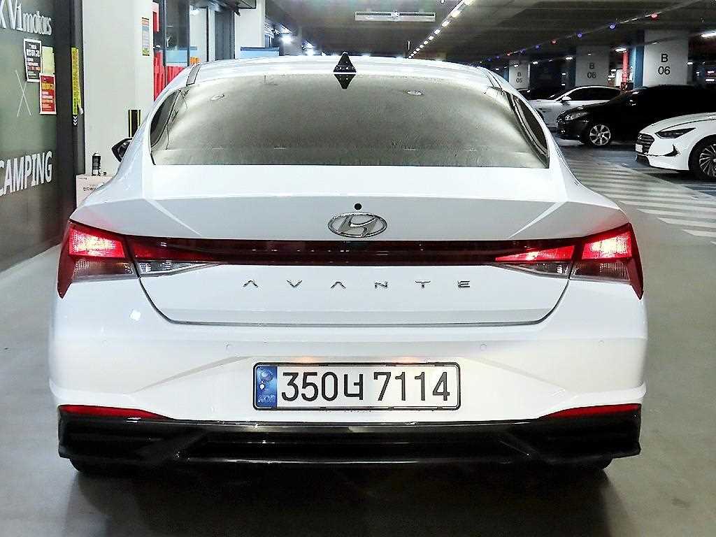 HYUNDAI Avante - Vista 5