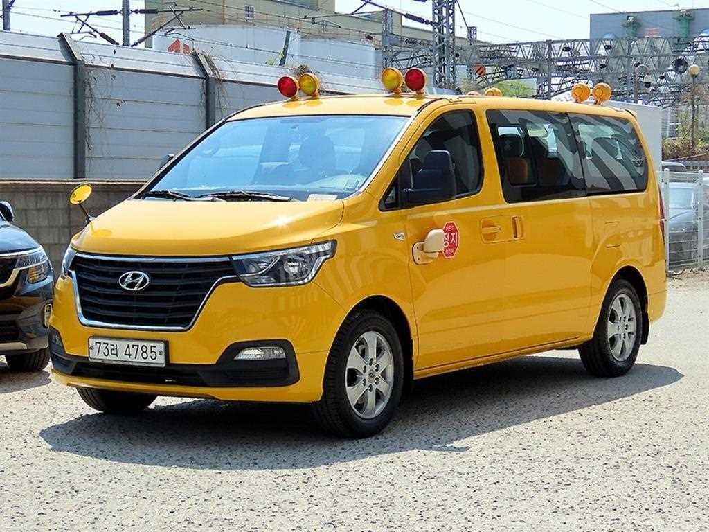 HYUNDAI Starex - Vista 2