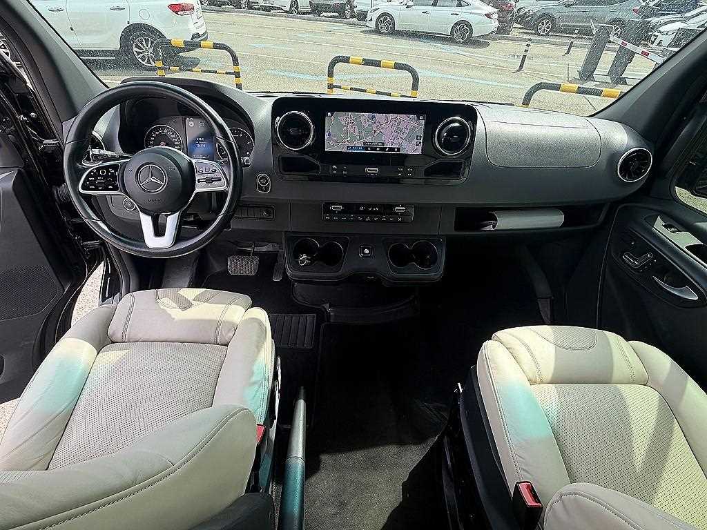Mercedes Benz Sprinter - Vista 5