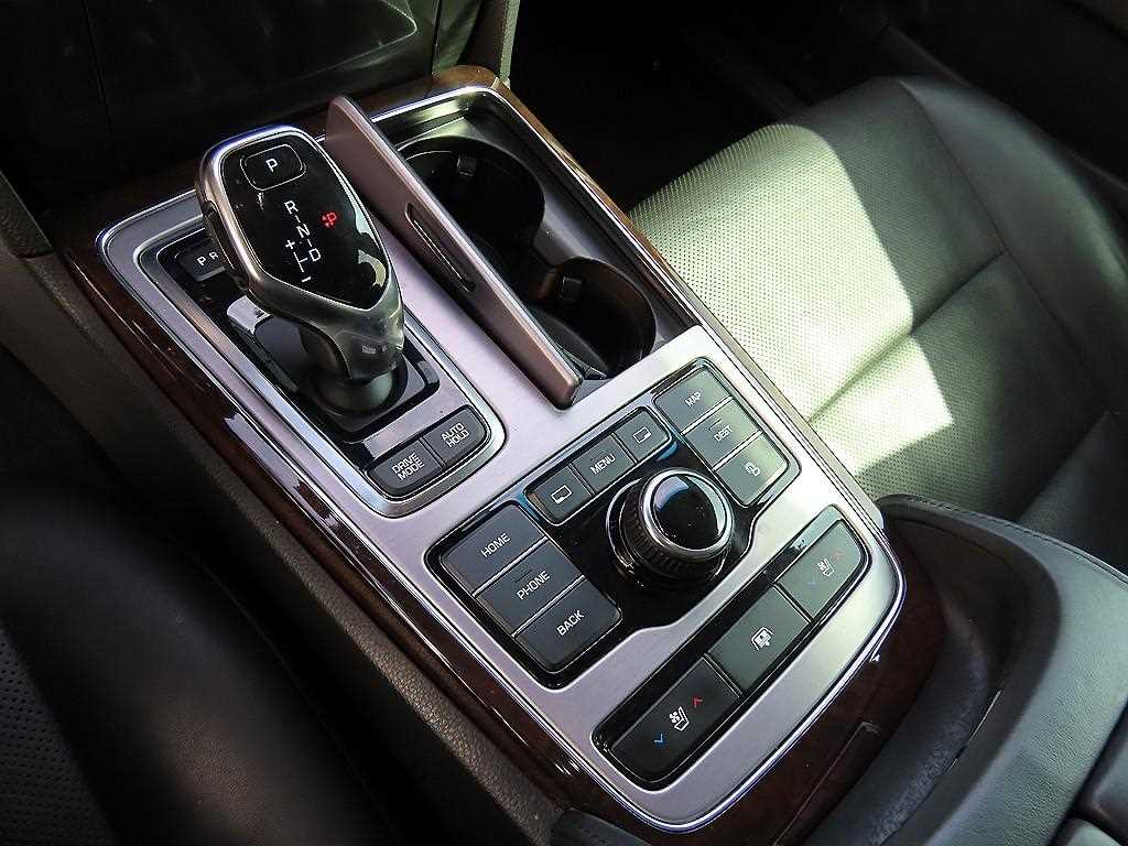 HYUNDAI Equus - Vista 11