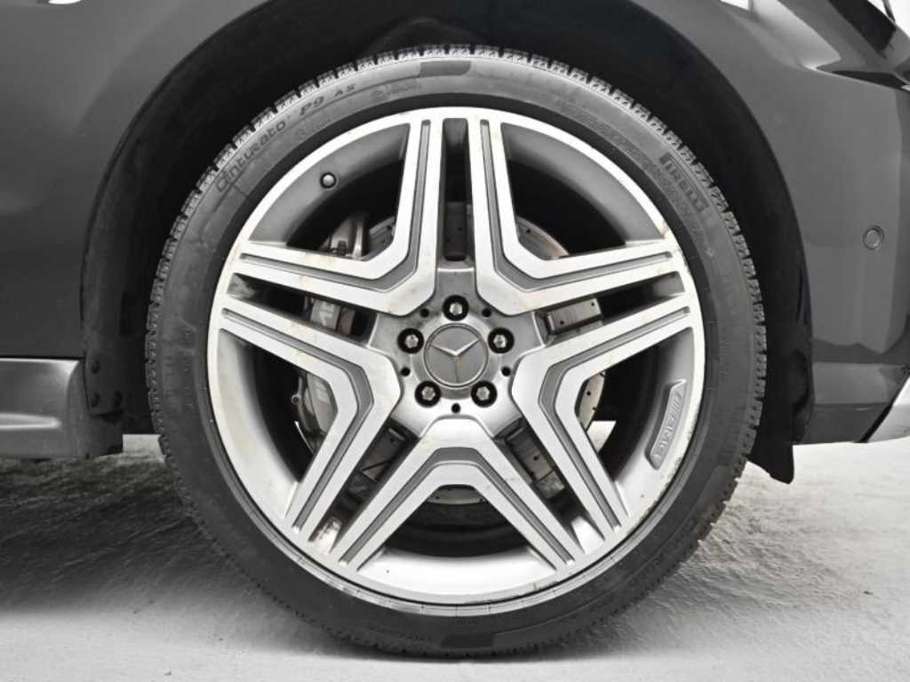 Mercedes Benz M Class - Vista 5