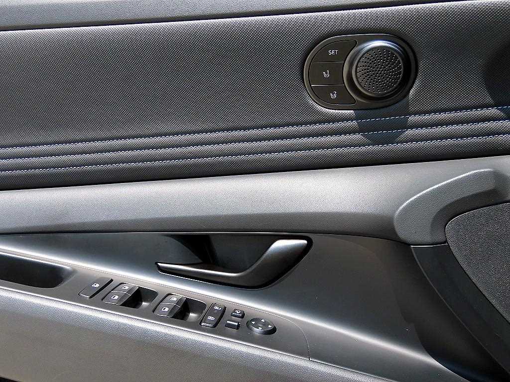HYUNDAI Avante - Vista 11