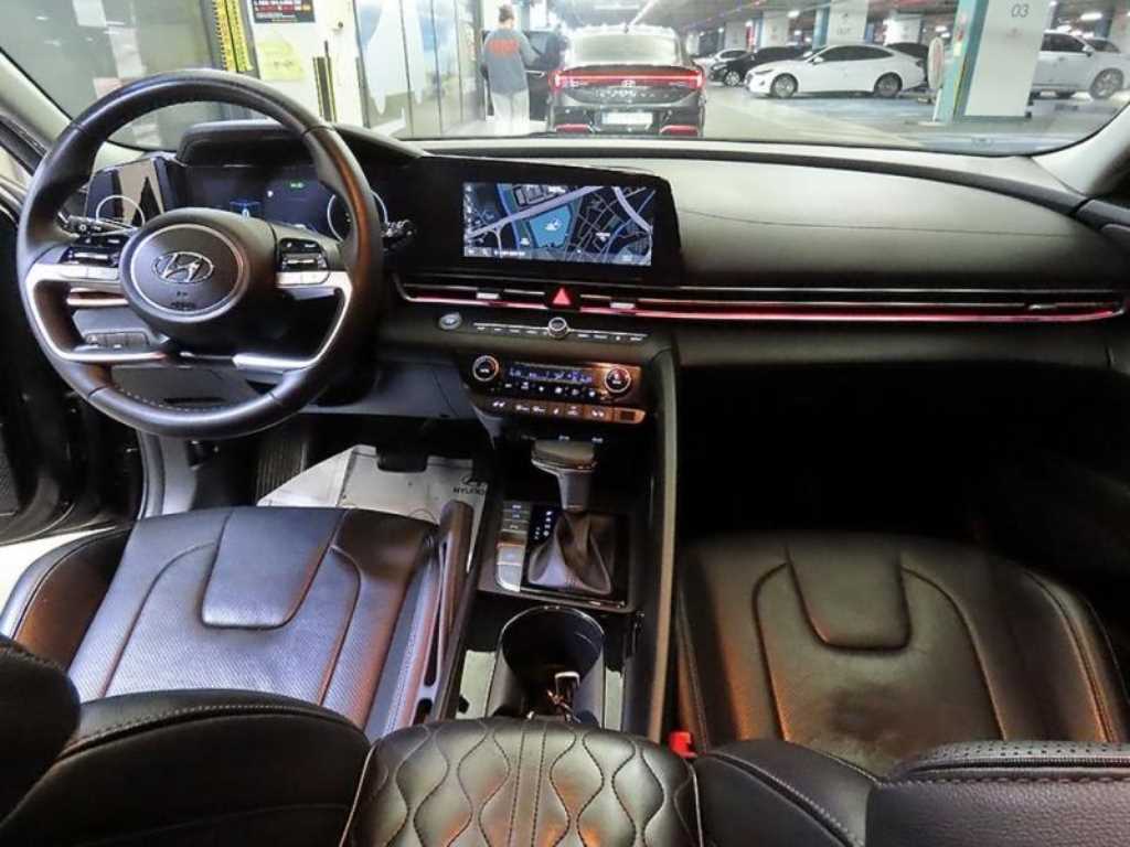 HYUNDAI Avante - Vista 10
