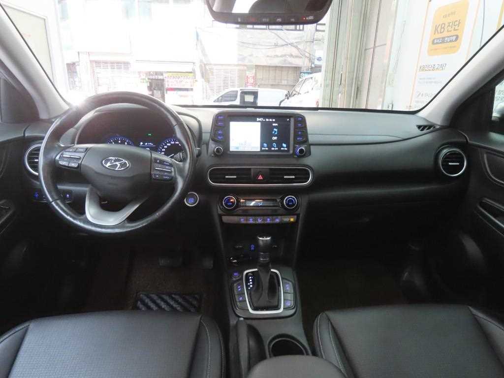 HYUNDAI Kona - Vista 7