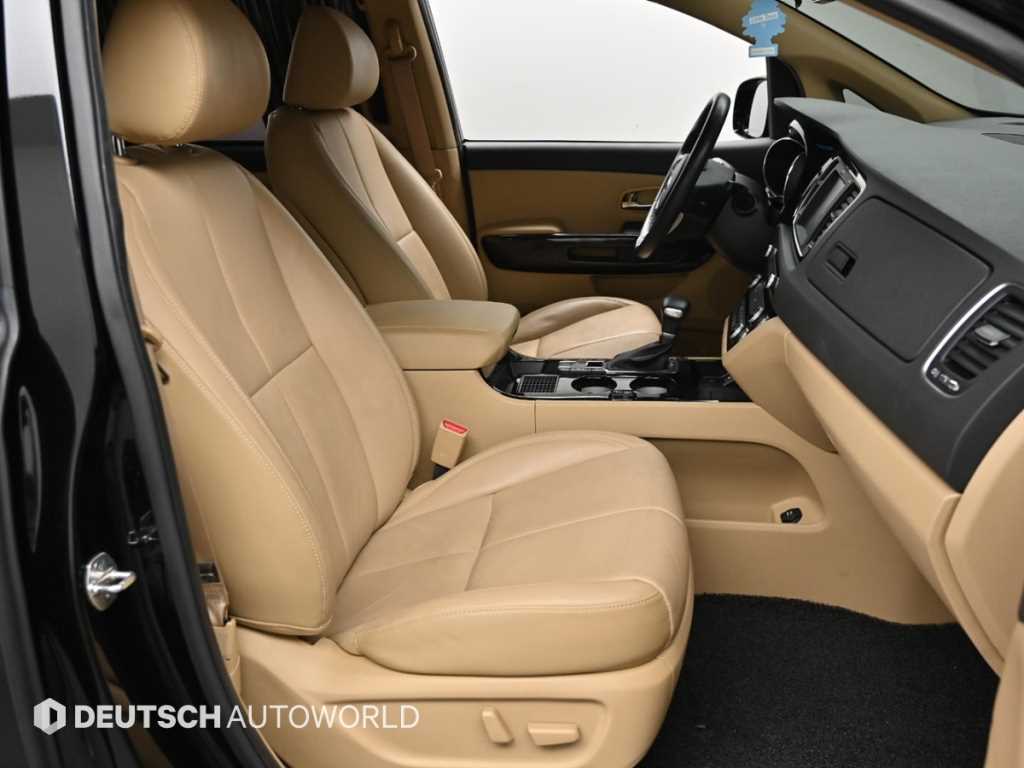 KIA Carnival - Vista 10