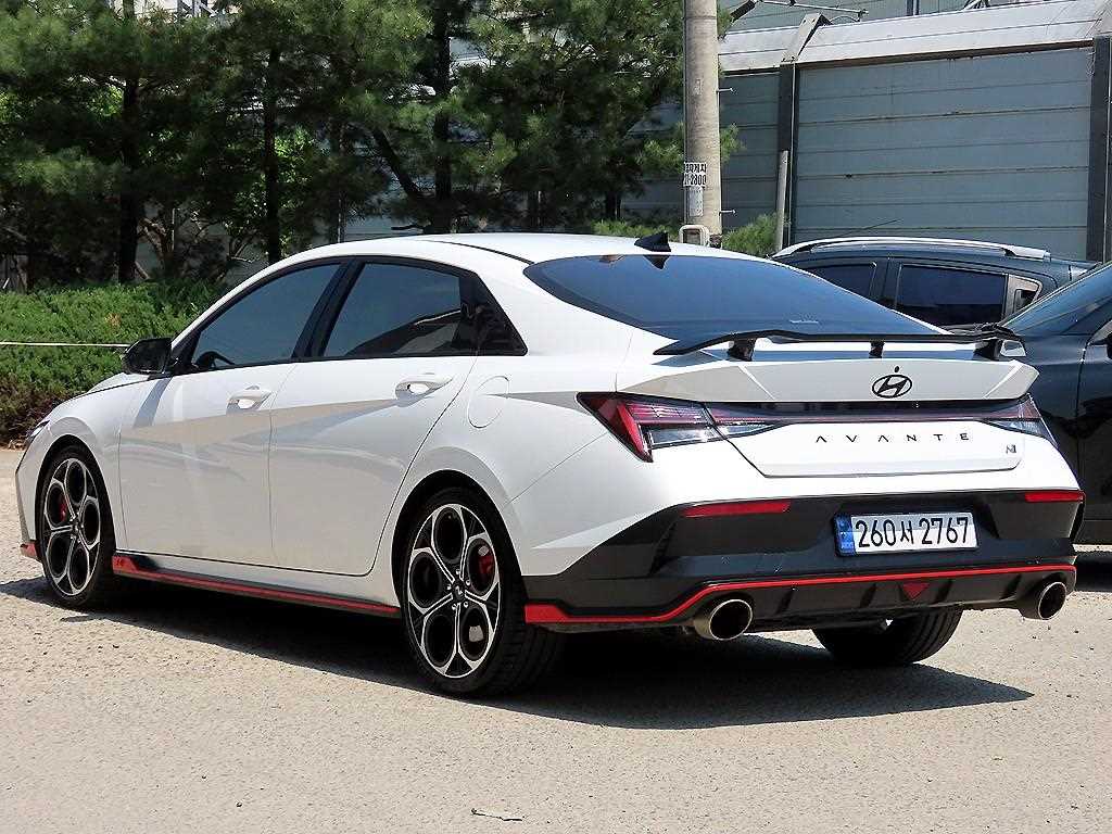 HYUNDAI Avante - Vista 3