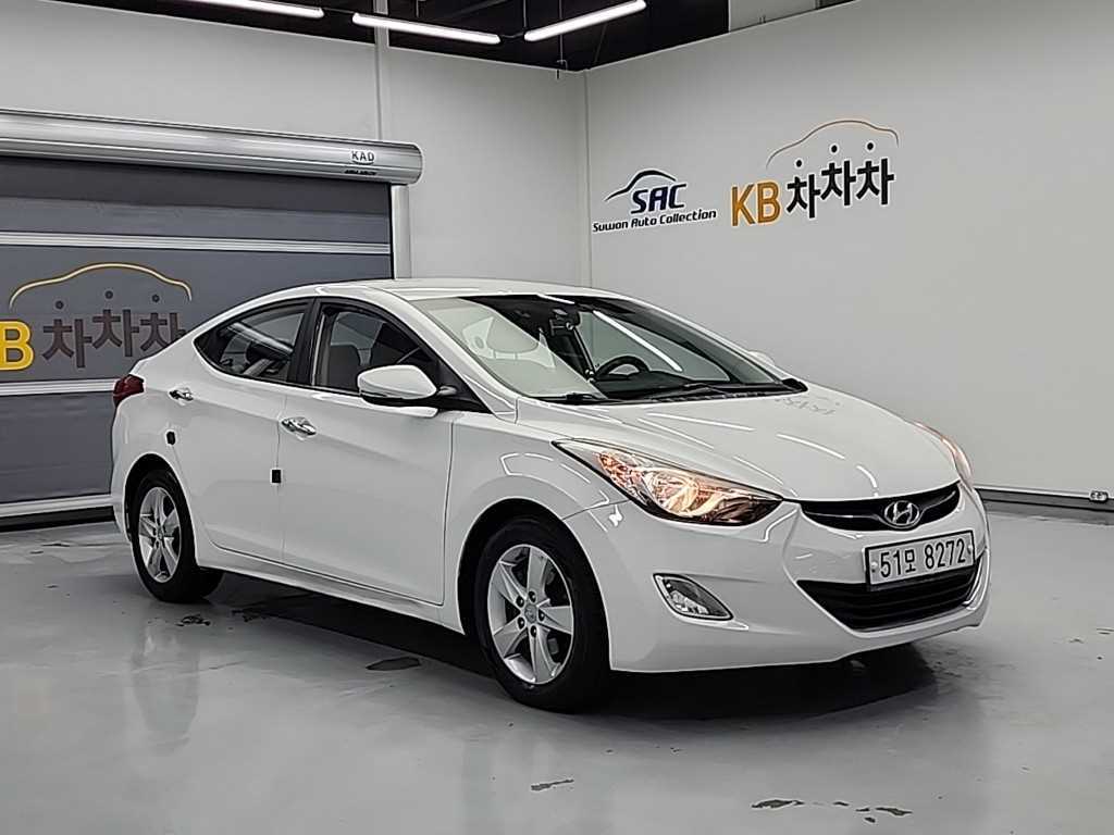 HYUNDAI Avante - Vista 4