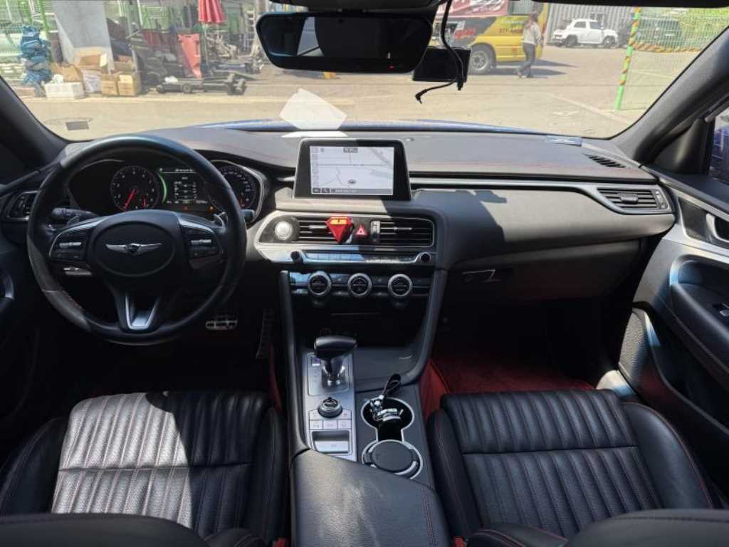 Genesis G70 - Vista 6