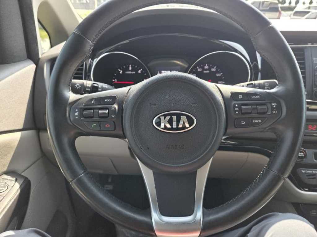 KIA Carnival - Vista 11