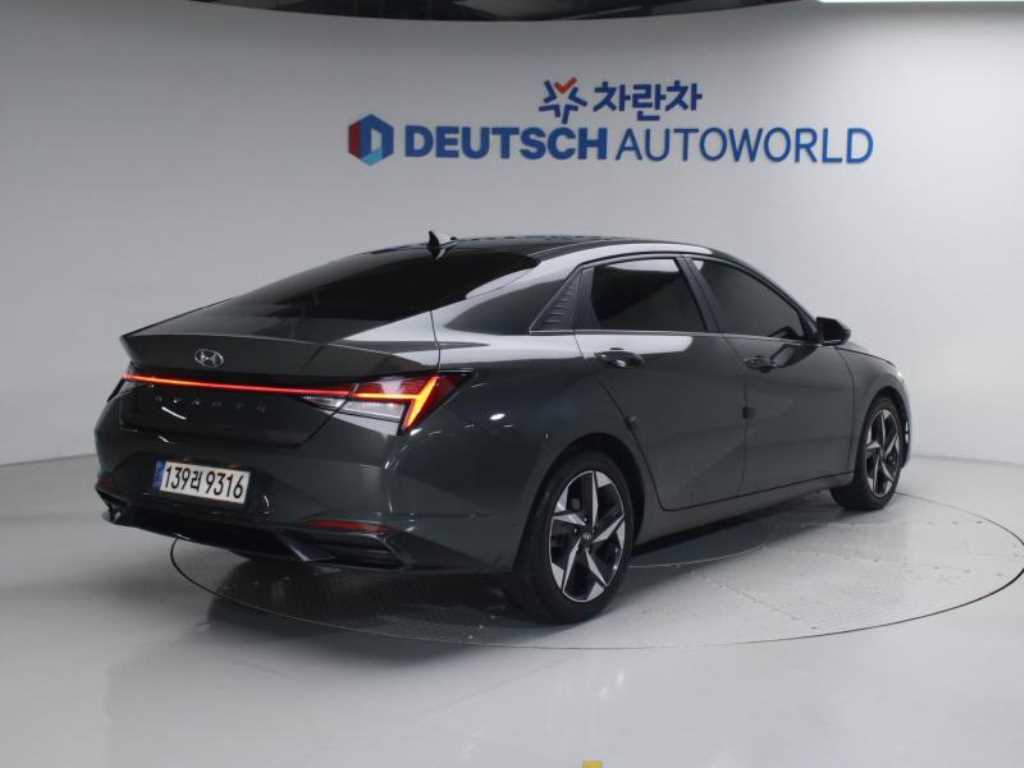 HYUNDAI Avante - Vista 2