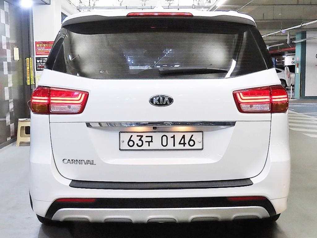 KIA Carnival - Vista 5