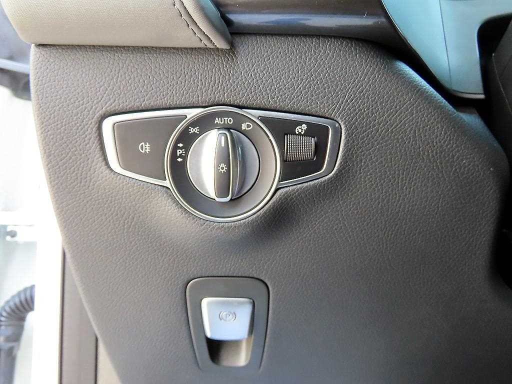 Mercedes Benz EQC - Vista 11