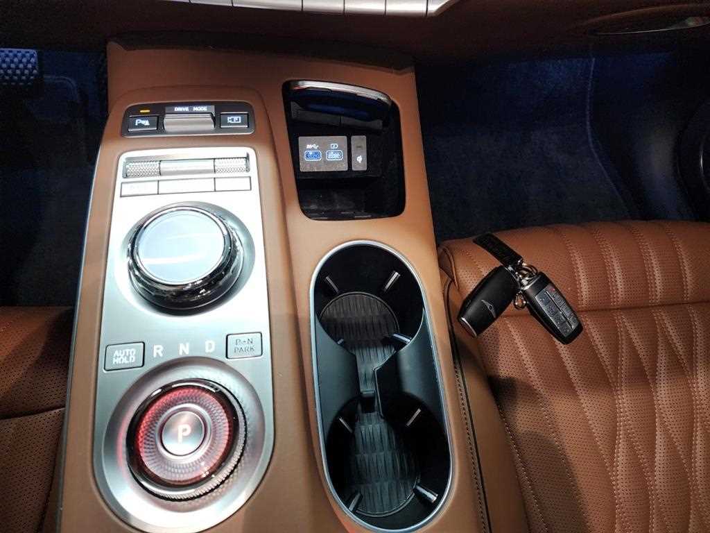Genesis GV70 - Vista 10