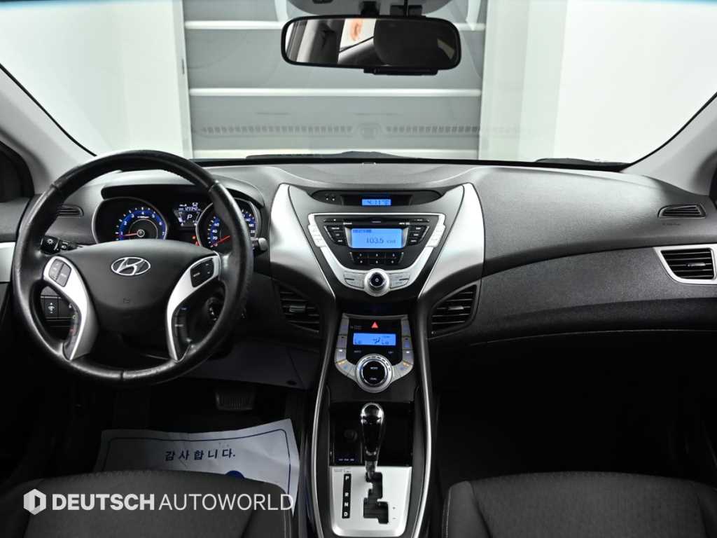HYUNDAI Avante - Vista 7