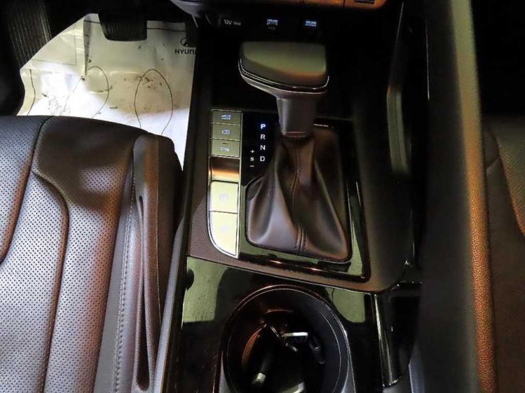 HYUNDAI Avante - Vista 12