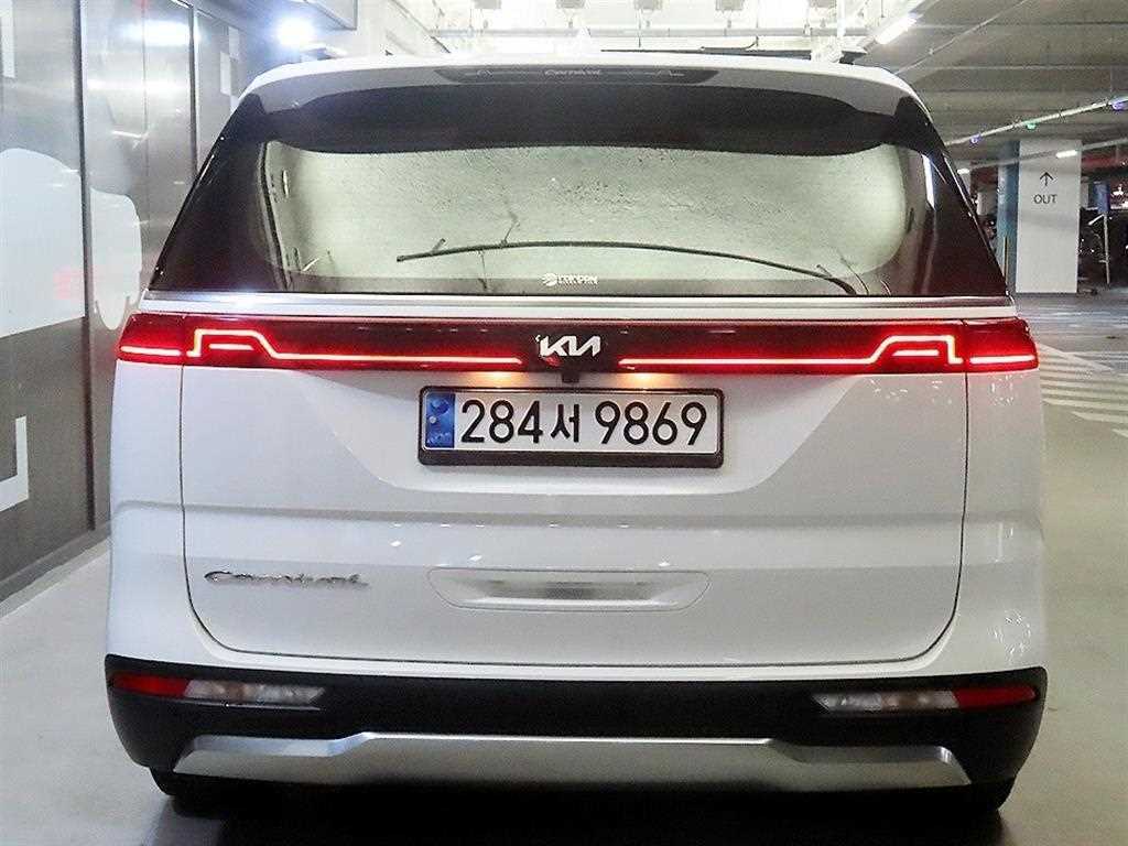KIA Carnival - Vista 5