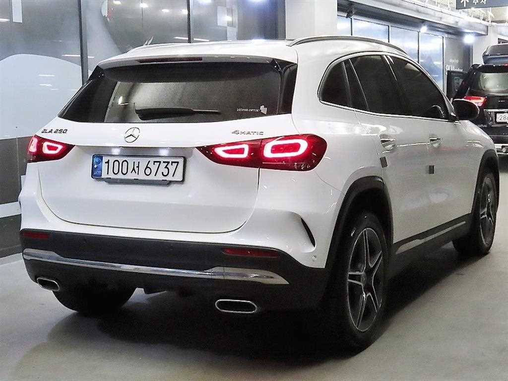 Mercedes Benz GLA Class - Vista 4