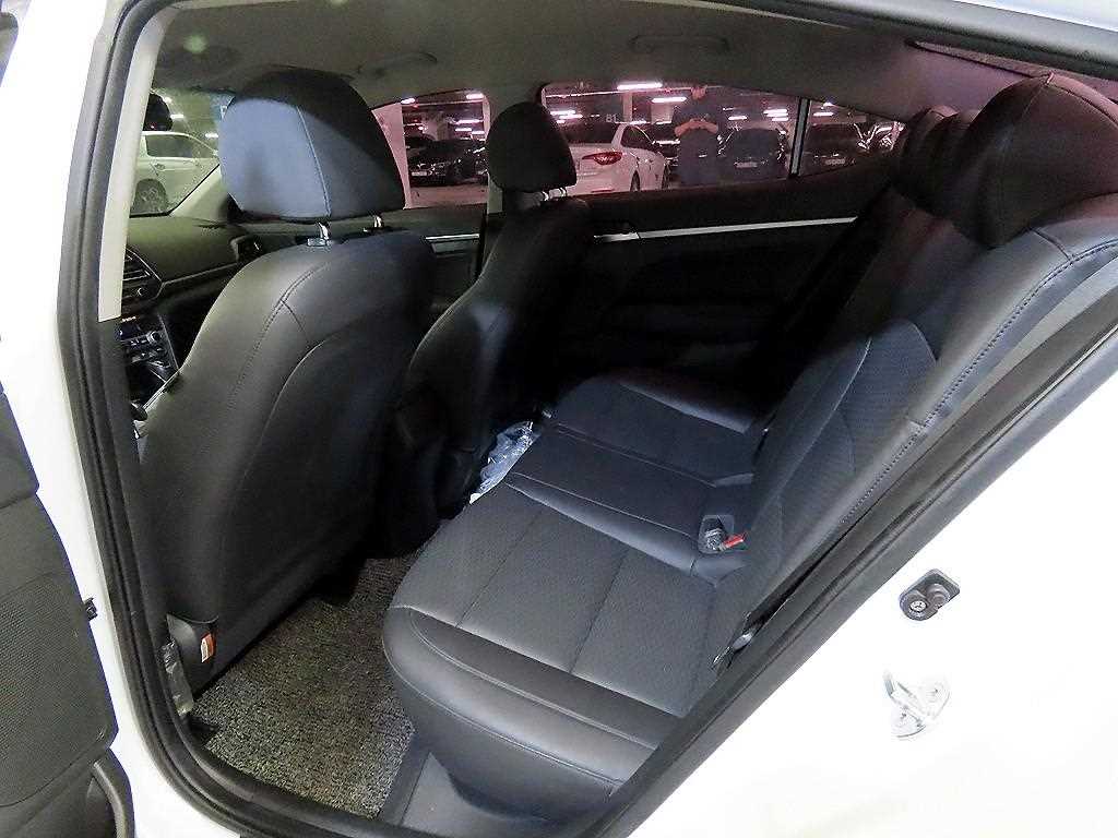 HYUNDAI Avante - Vista 7