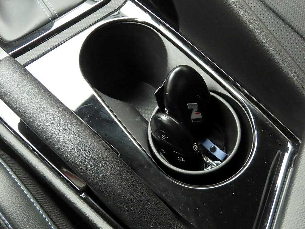 HYUNDAI Avante - Vista 12