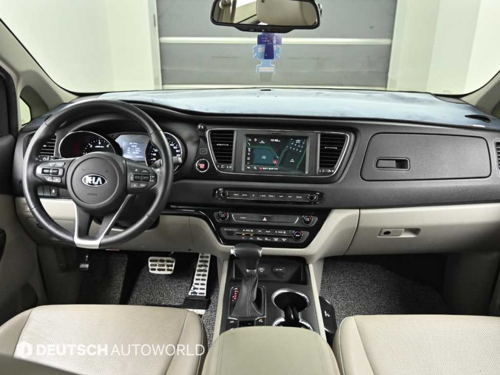 KIA Carnival - Vista 7