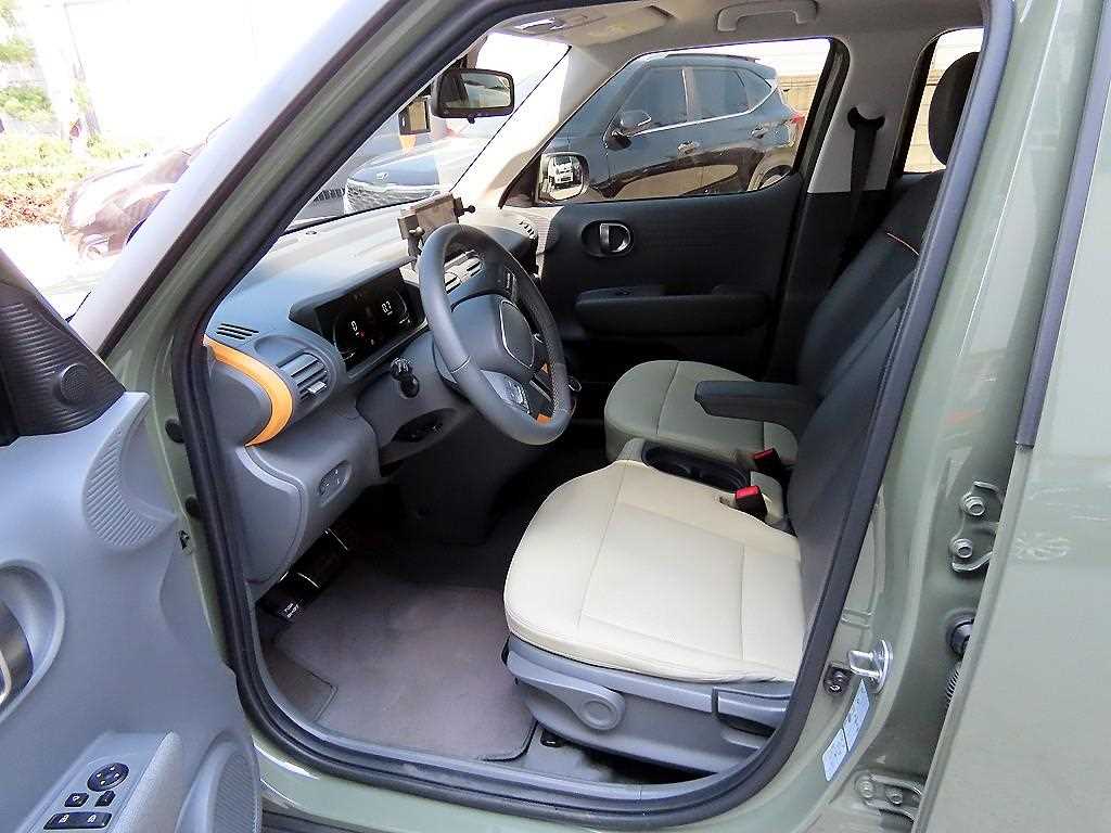 HYUNDAI Casper - Vista 5