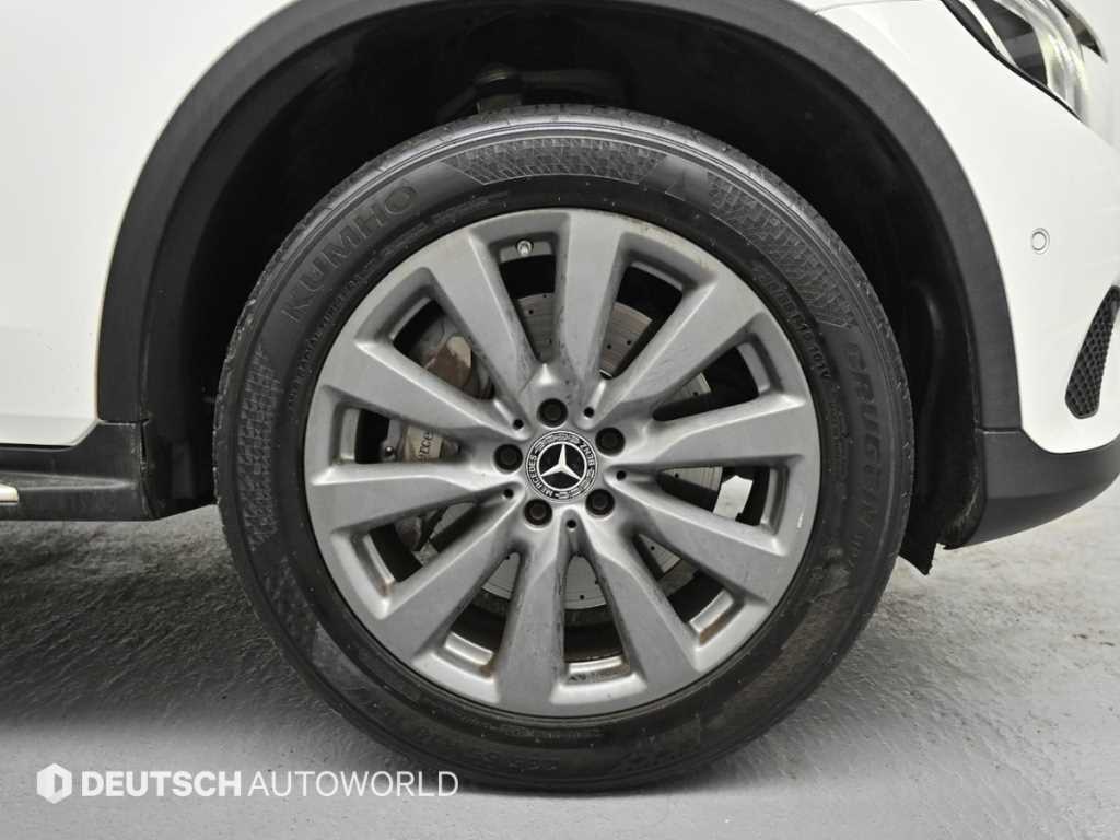 Mercedes Benz GLC Class - Vista 5