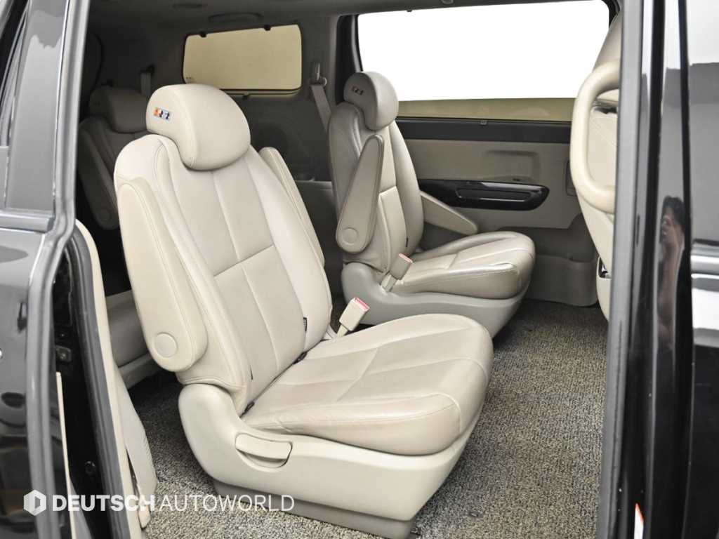 KIA Carnival - Vista 12