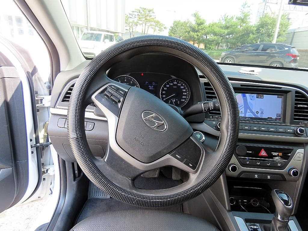 HYUNDAI Avante - Vista 8