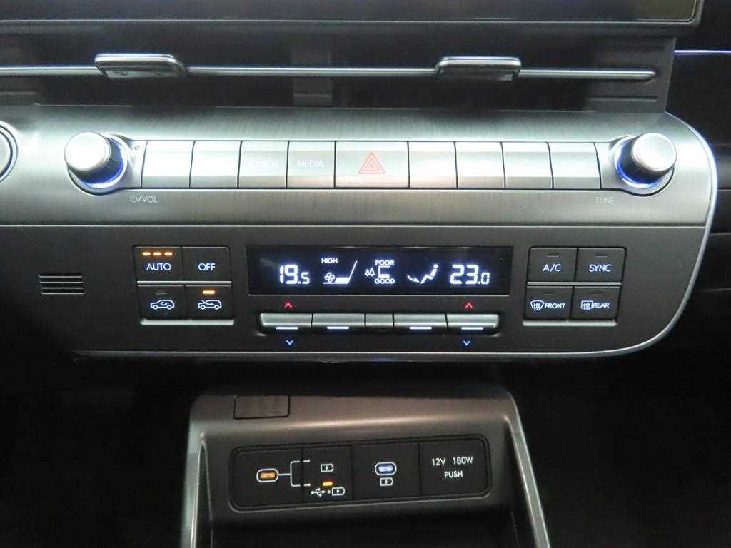 HYUNDAI Kona - Vista 12