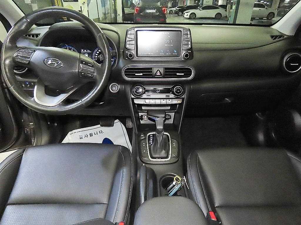 HYUNDAI Kona - Vista 10