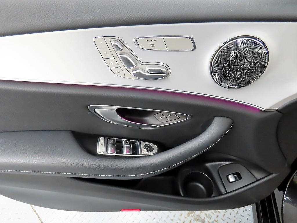 Mercedes Benz E class - Vista 11