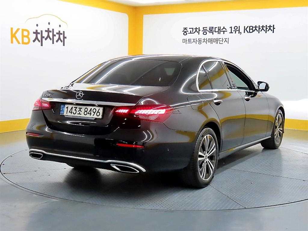 Mercedes Benz E class - Vista 4