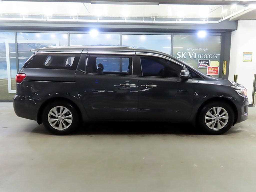 KIA Carnival - Vista 3