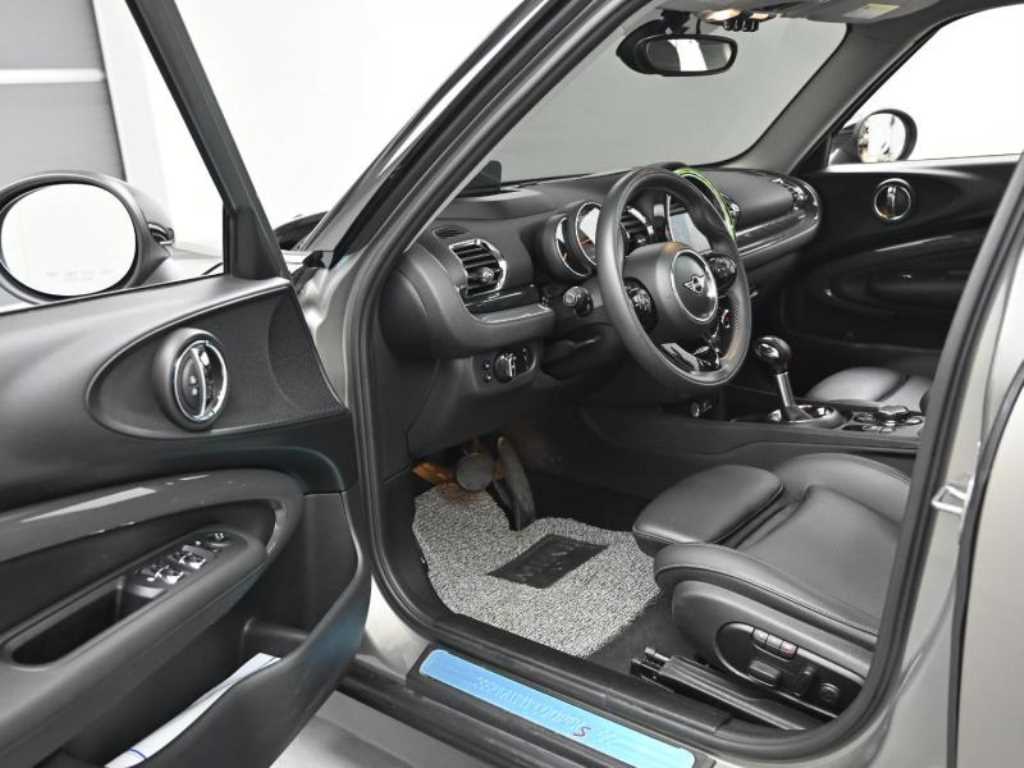 Mini Clubman - Vista 11