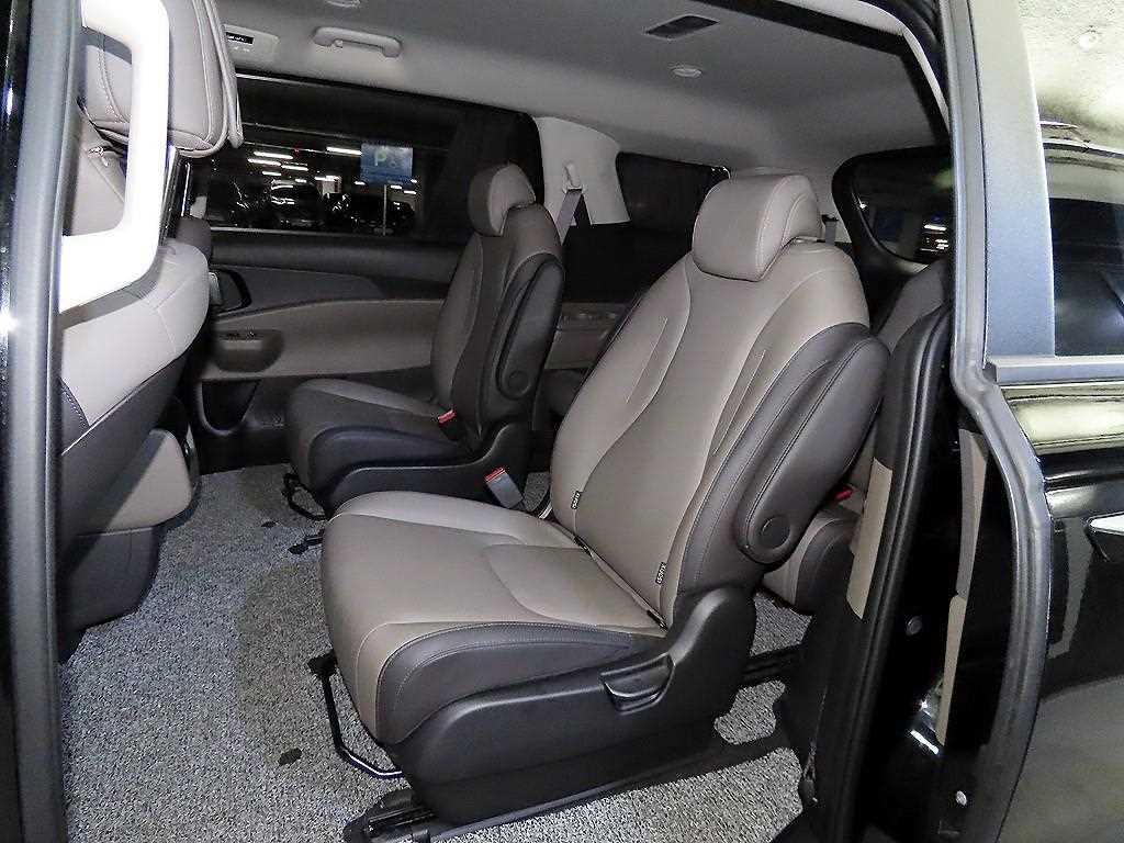 KIA Carnival - Vista 7