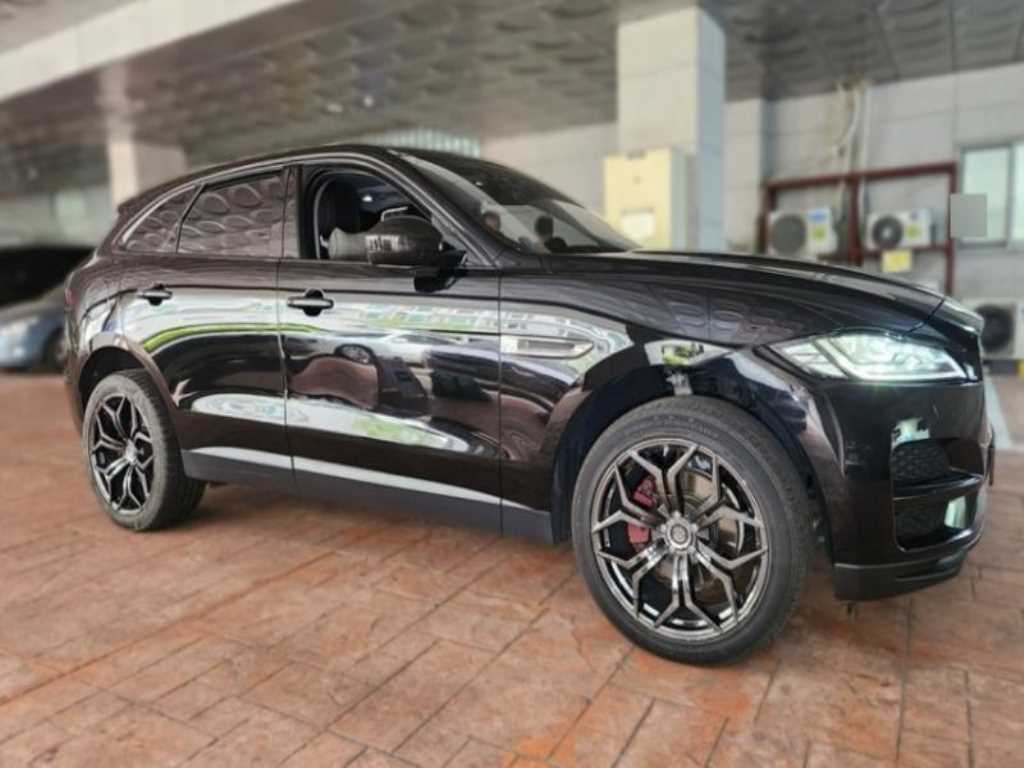 Jaguar F-PACE - Vista 2