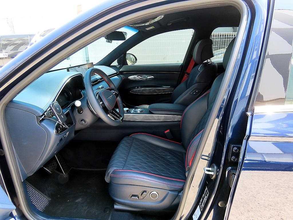 Genesis GV70 - Vista 5