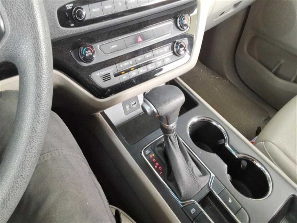 KIA Carnival - Vista 9