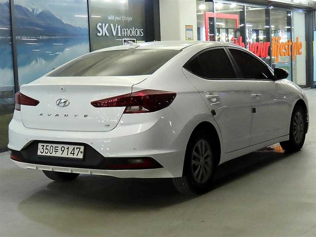 HYUNDAI Avante - Vista 4