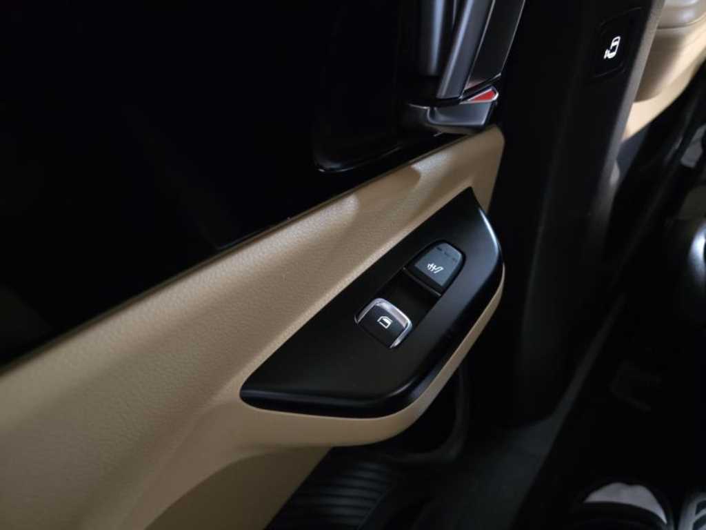 KIA Carnival - Vista 8