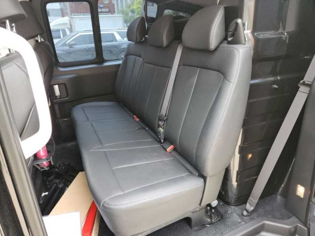 HYUNDAI Staria 2025 Negro - Importación desde Corea - HF Imports Iquique - Foto 15